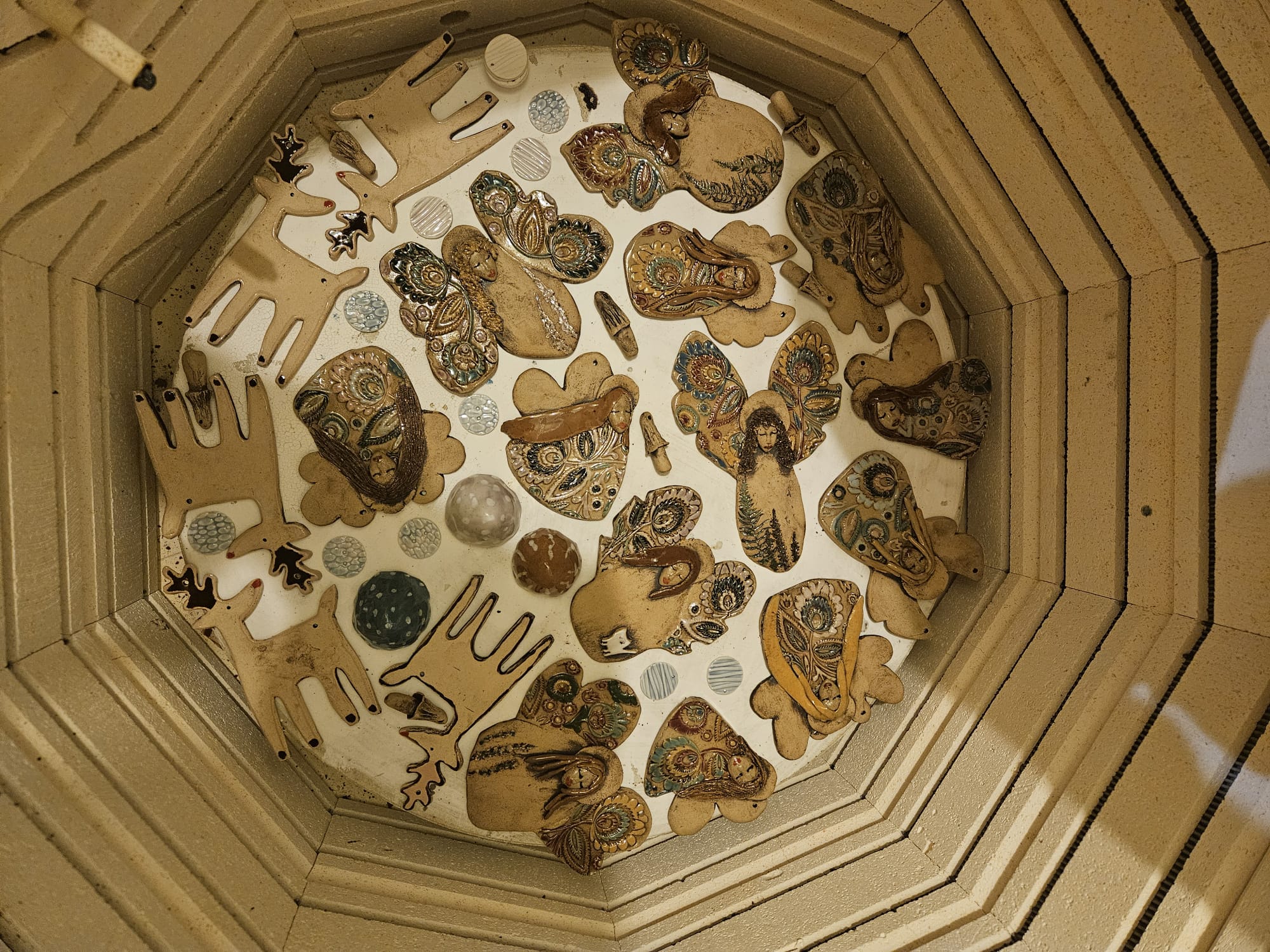 Ceramic workspace inside the Miss_CreativEve studio