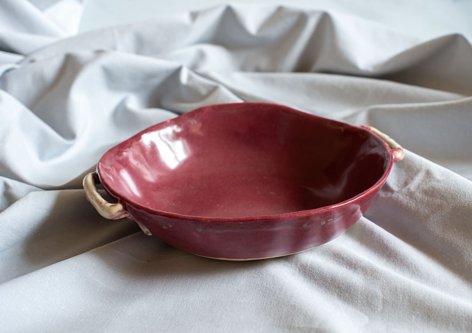 Cranberry Shallow Baker with Handles ceramic piece