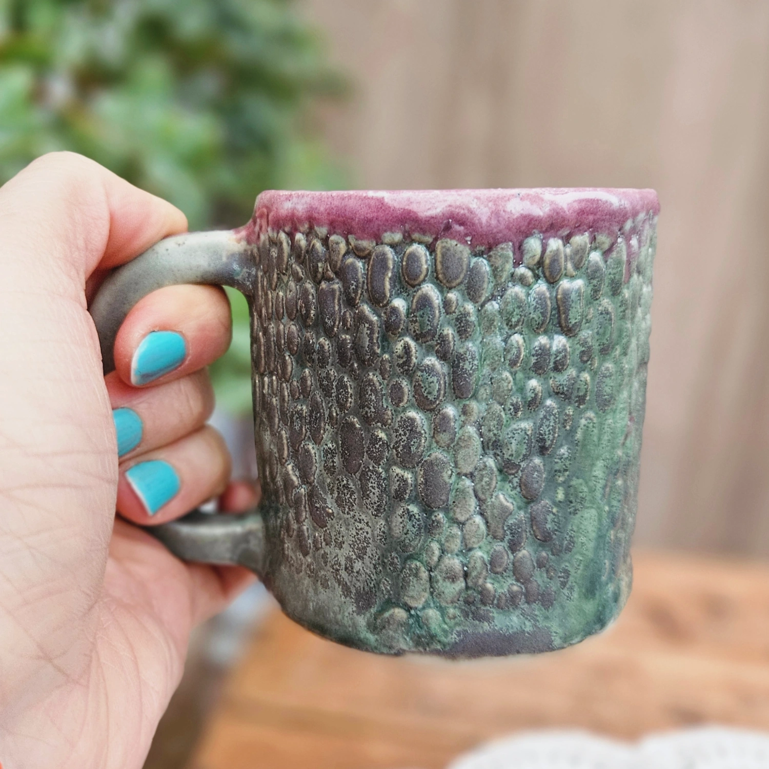 Berry Rim Pebble-Texture Mug ceramic piece